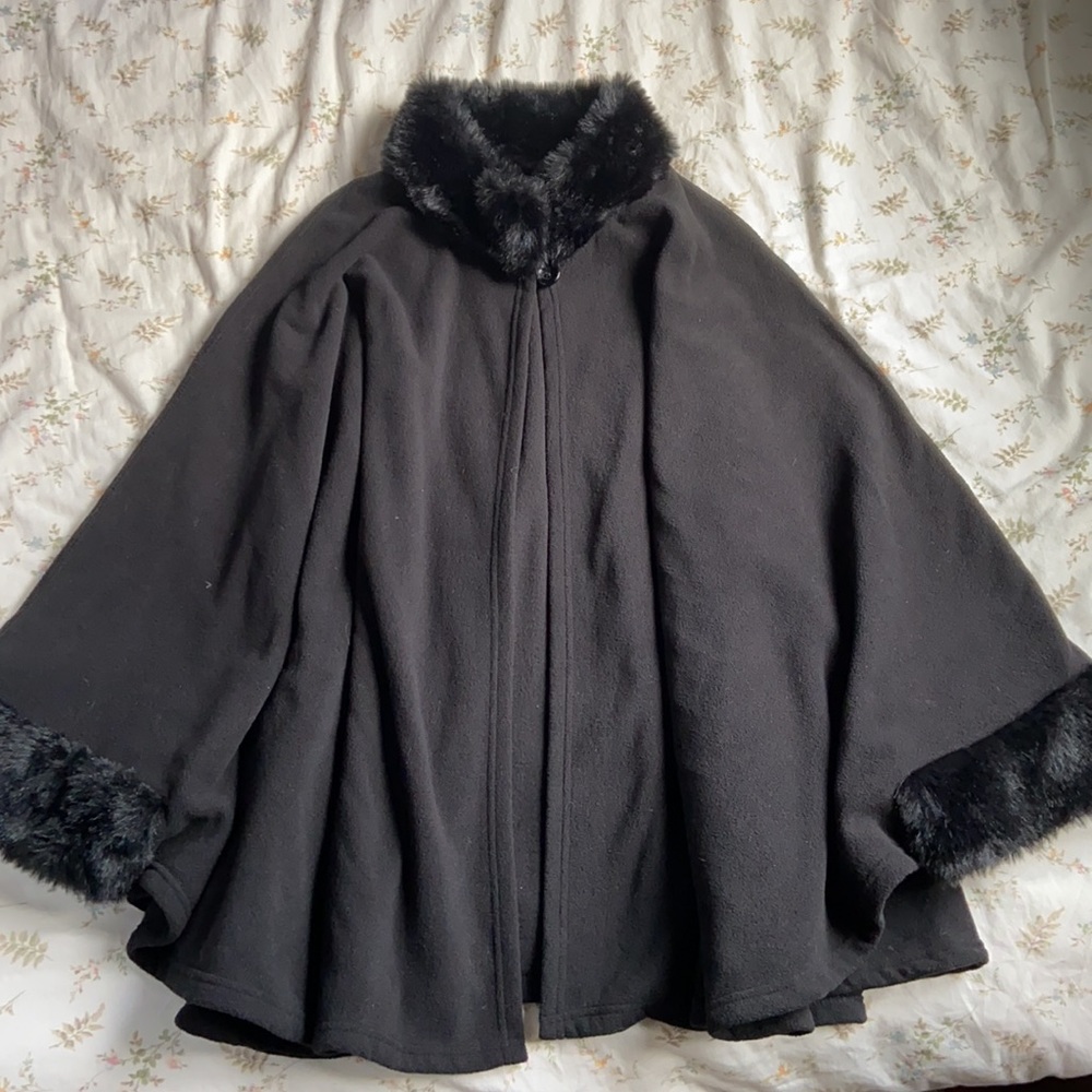 Faux fur trim black coat in great condition size large / extra large
